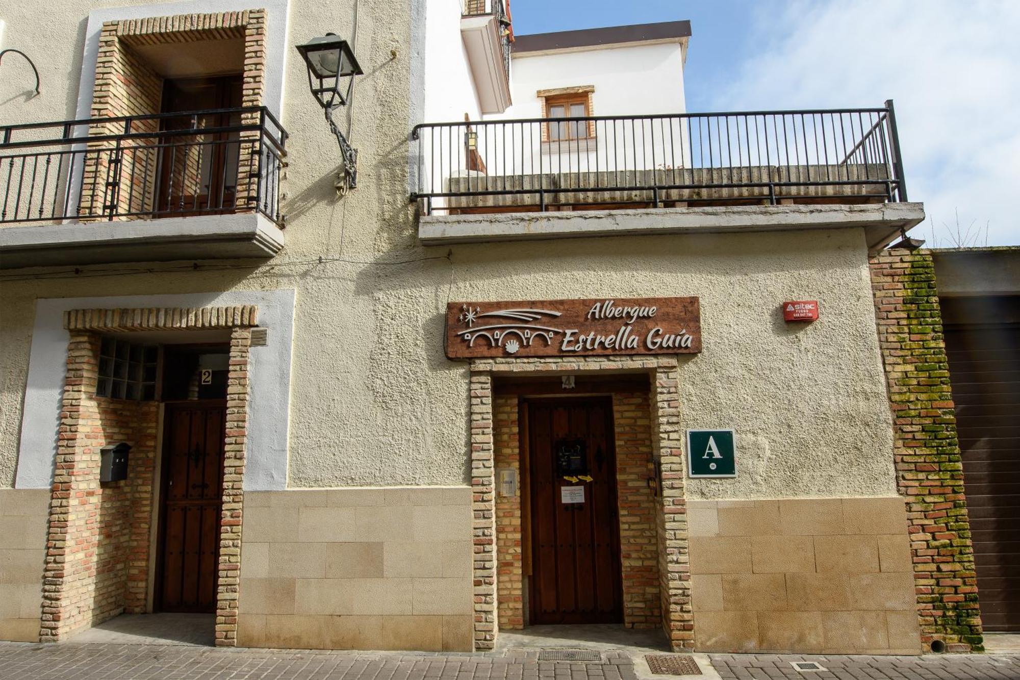 פואנטה לה ריינה Albergue Estrella Guia מראה חיצוני תמונה