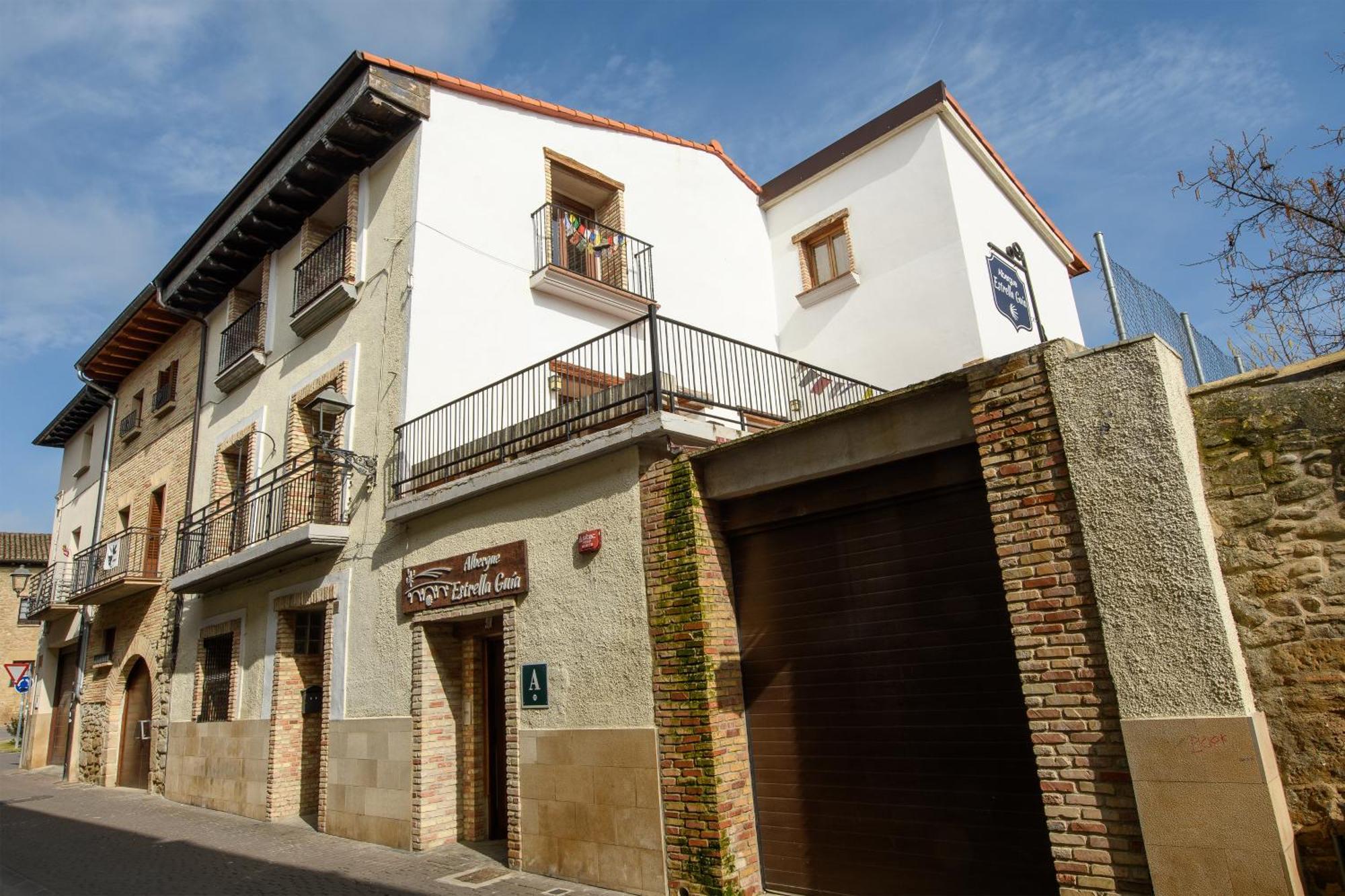 פואנטה לה ריינה Albergue Estrella Guia מראה חיצוני תמונה
