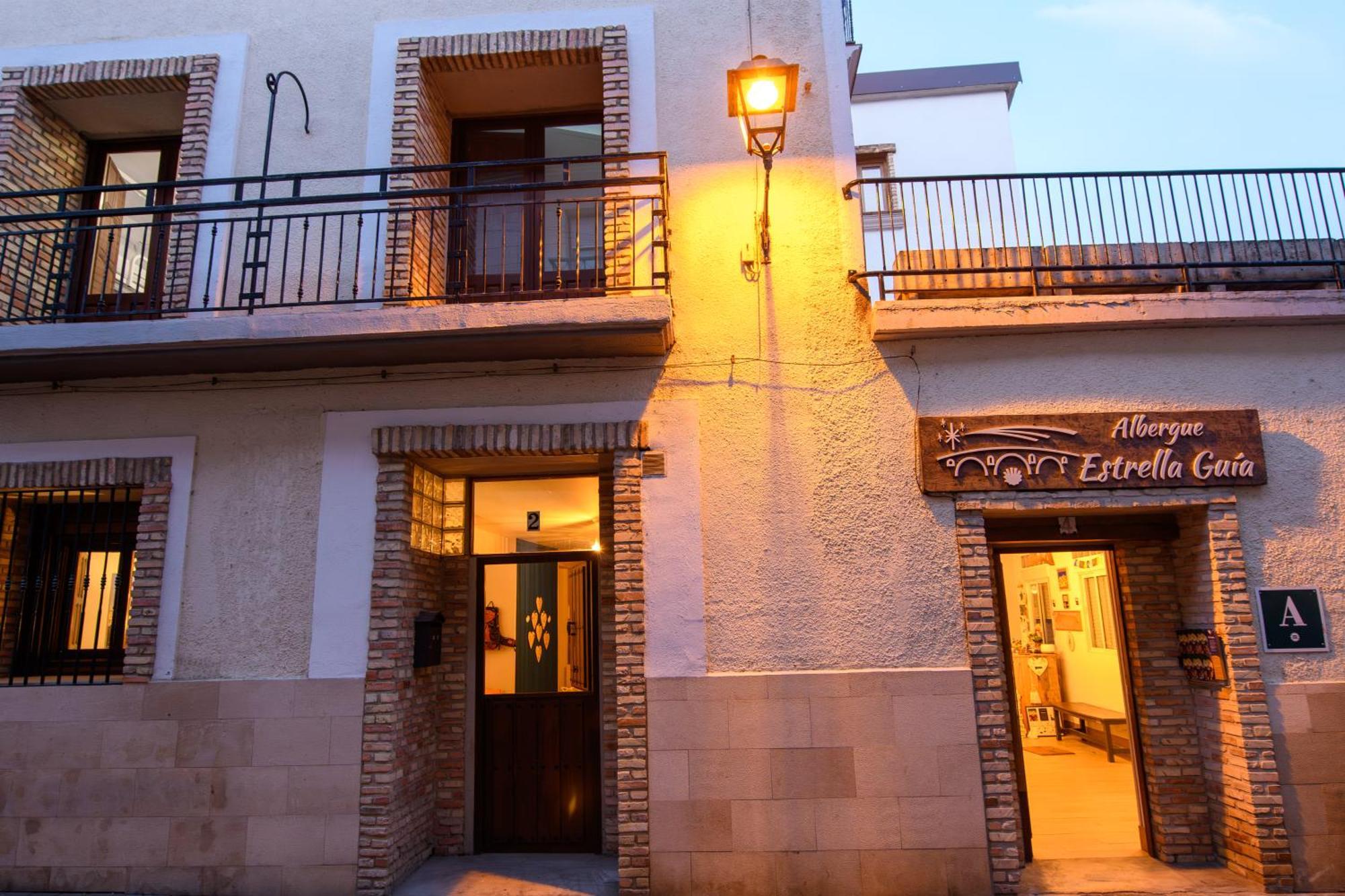 פואנטה לה ריינה Albergue Estrella Guia מראה חיצוני תמונה